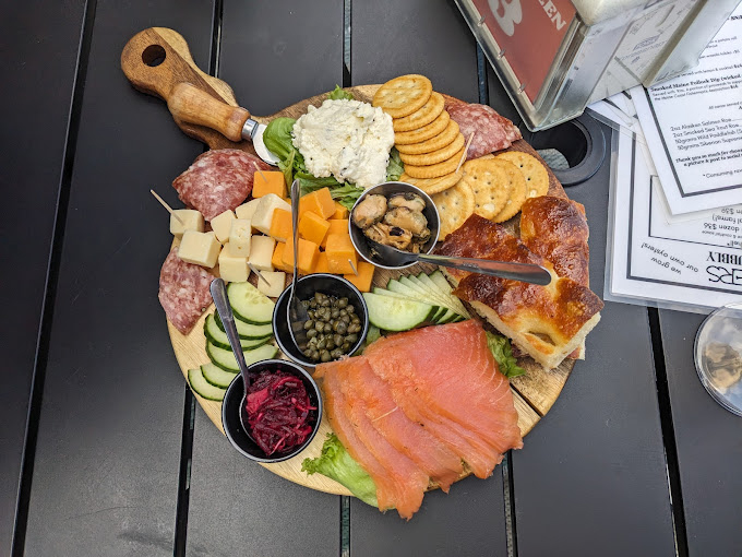 OystHERS Raw Bar and Bubbly