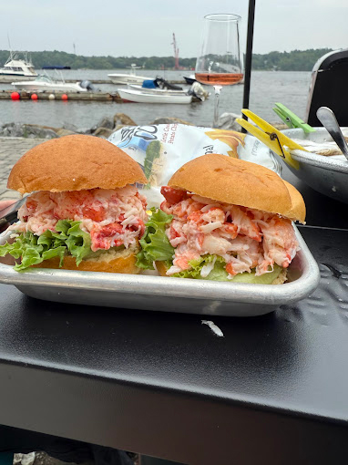 OystHERS Raw Bar and Bubbly