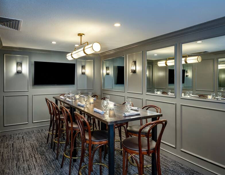 rBar & Kitchen at DoubleTree by Hilton